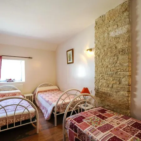 Casa vacanze Villiers-le-bois, 4 Pieces, 7 Personnes - Fr-1-543-96